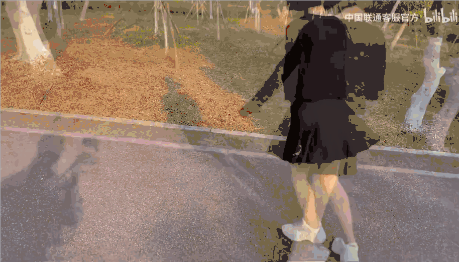 最开始,中国联通放几个小姐姐手忙脚乱跳新宝岛的视频,就可以轻松收割