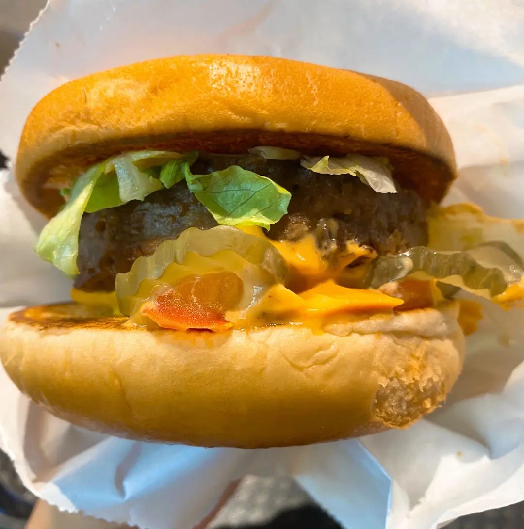 肯德基植世代牛肉汉堡   市界拍摄