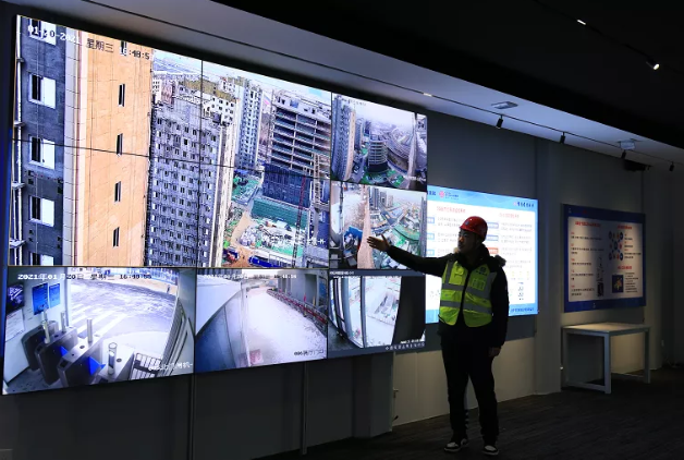 都可以清晰的看到车牌号 通过这些高清摄像头 可以在后台全方位监控